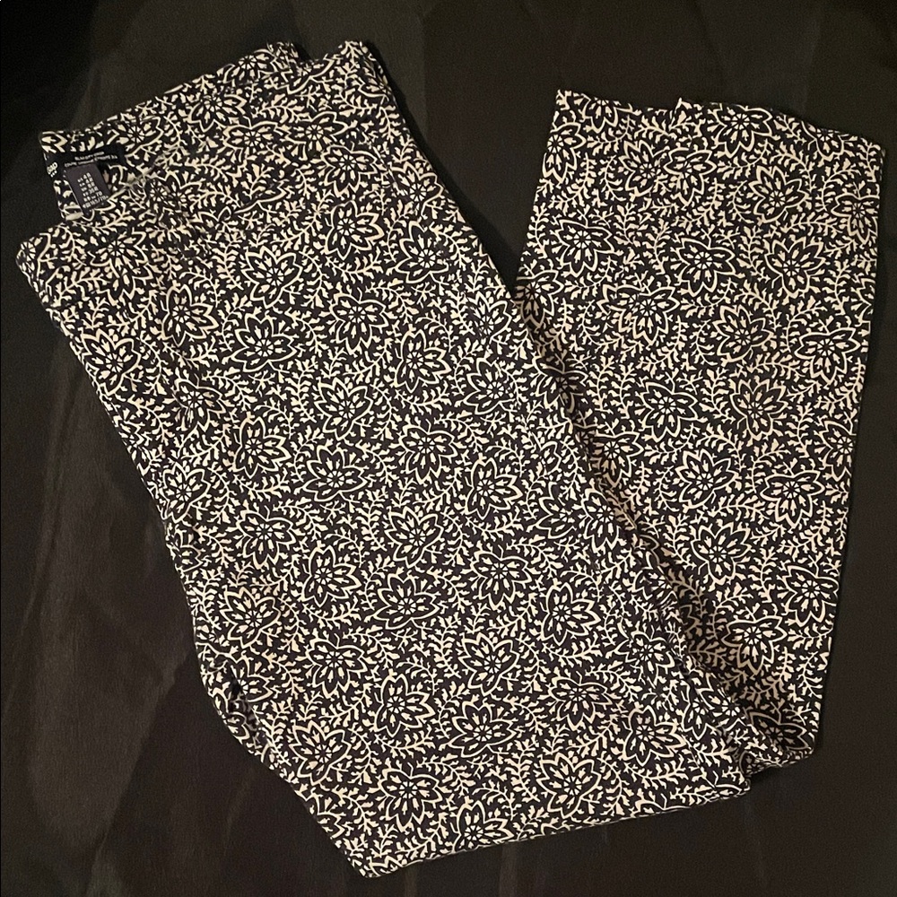 GAP Black and White Abstract Floral Print Cropped Pants